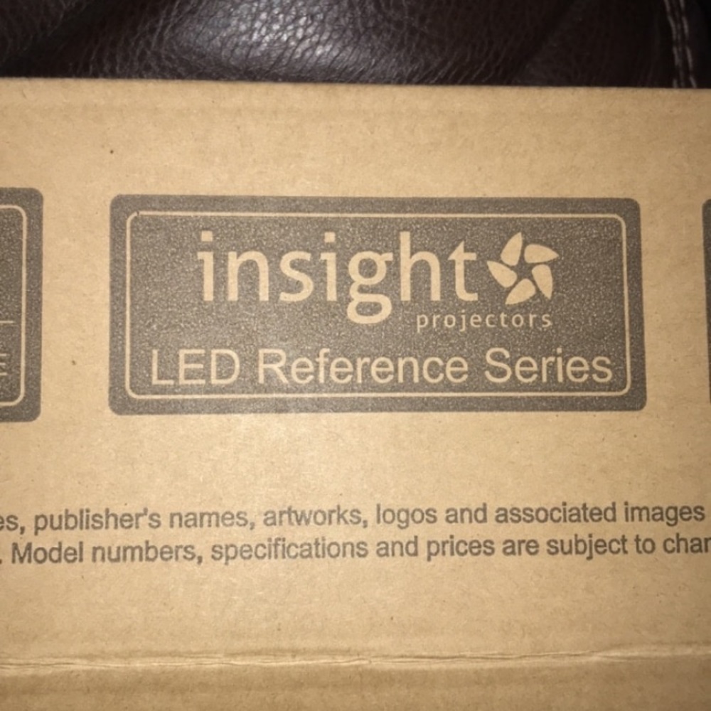 Insight 72” Manual Projector Screen - Picture 5 of 8